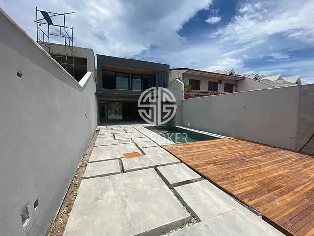 Casa com 320m² 6 quartos e 5 banheiros, à venda, no bairro Barra da Tijuca em Rio de Janeiro