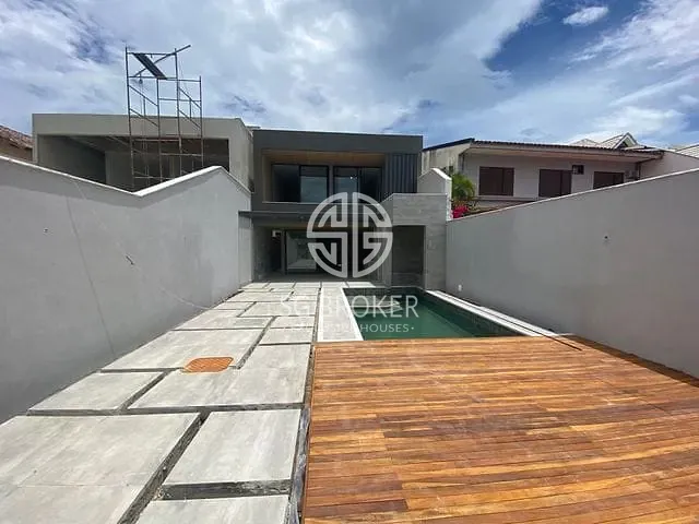 Casa com 320m² 6 quartos e 5 banheiros, à venda, no bairro Barra da Tijuca em Rio de Janeiro
