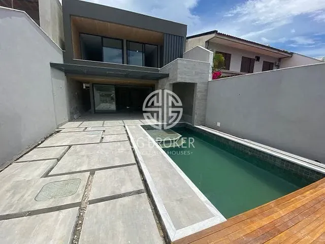Casa com 320m² 6 quartos e 5 banheiros, à venda, no bairro Barra da Tijuca em Rio de Janeiro