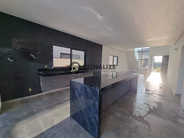 Casa 4 quartos e 2 banheiros, à venda, no bairro Ogiva em Cabo Frio