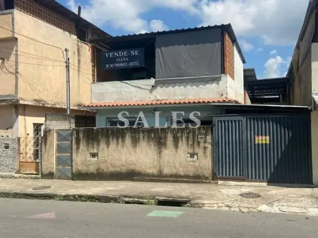Casa com 300m² 6 quartos e 3 banheiros, à venda, no bairro Santa Luzia em Juiz de Fora