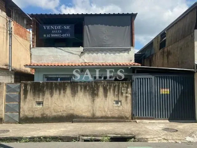 Casa com 300m² 6 quartos e 3 banheiros, à venda, no bairro Santa Luzia em Juiz de Fora