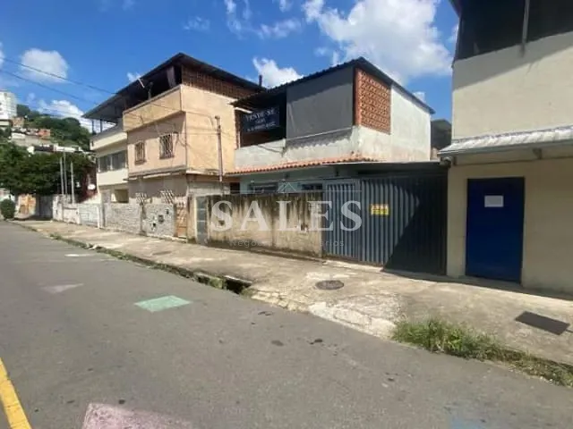 Casa com 300m² 6 quartos e 3 banheiros, à venda, no bairro Santa Luzia em Juiz de Fora
