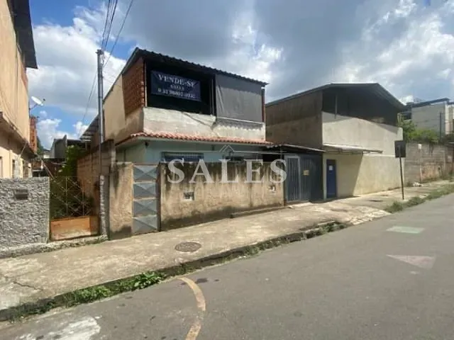 Casa com 300m² 6 quartos e 3 banheiros, à venda, no bairro Santa Luzia em Juiz de Fora