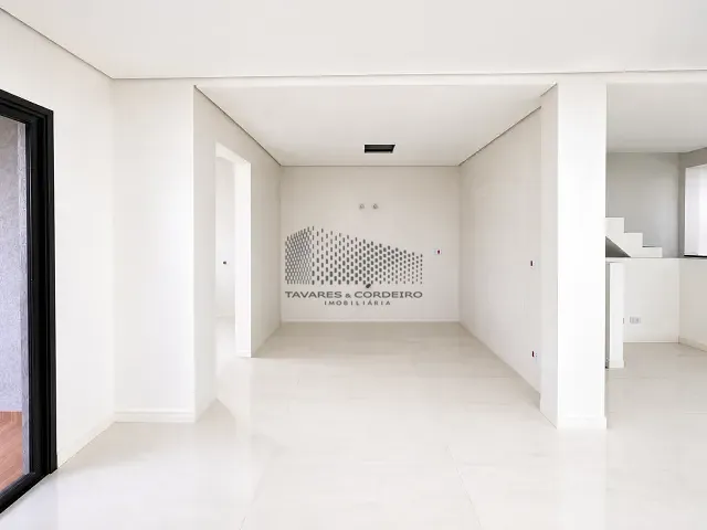 Casa com 223m² 4 quartos e 4 banheiros, para alugar, no bairro Santa Cândida em Curitiba