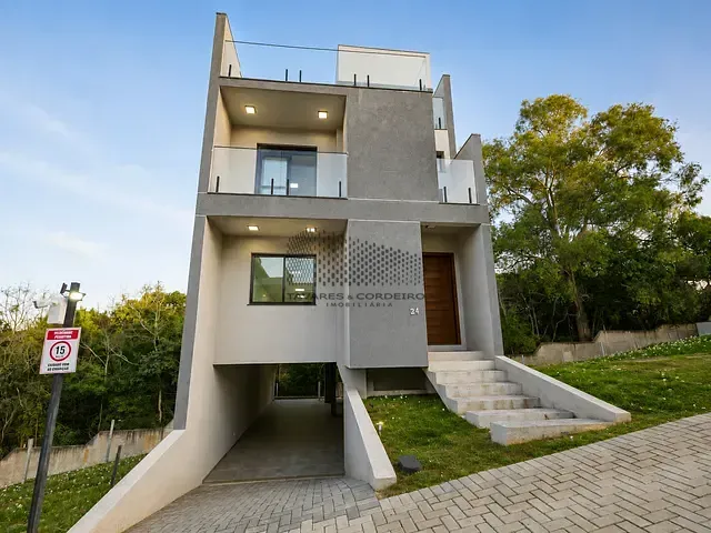 Casa com 223m² 4 quartos e 4 banheiros, para alugar, no bairro Santa Cândida em Curitiba