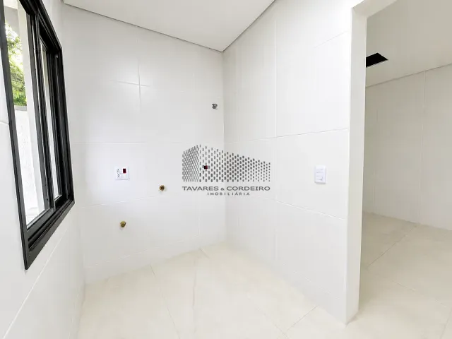 Casa com 223m² 4 quartos e 4 banheiros, para alugar, no bairro Santa Cândida em Curitiba