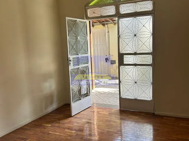 Casa 6 quartos e 2 banheiros, à venda, no bairro Amazonas em Itabira