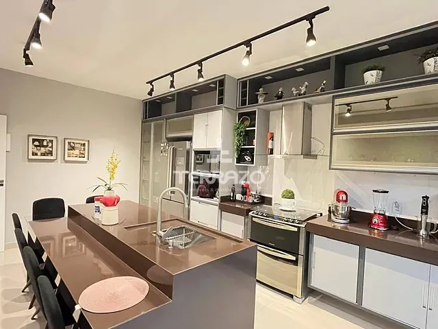 Casa com 250m² 3 quartos e 2 banheiros, à venda, no bairro Marina Godoy em Volta Redonda