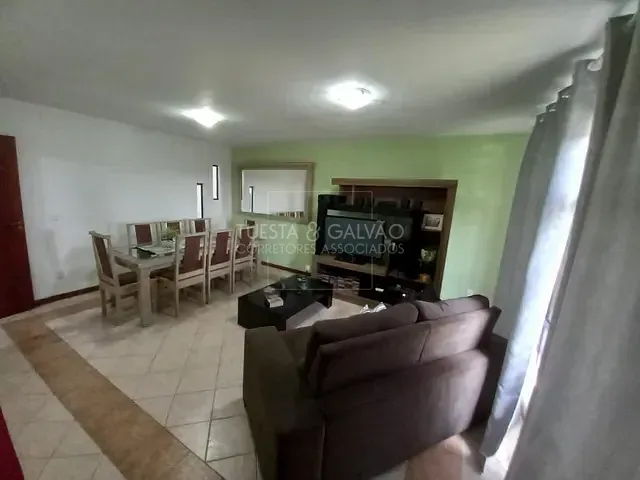 Casa com 180m² 4 quartos e 4 banheiros, à venda, no bairro Xaxim em Curitiba