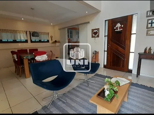 Casa com 250m² 3 quartos e 3 banheiros, à venda, no bairro Cidade Jardim em Jacareí