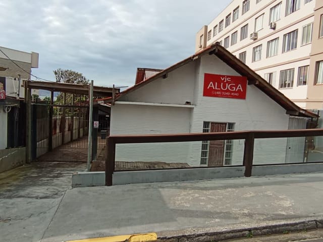 Casa com 600m², para alugar, no bairro Coqueiros em Florianópolis