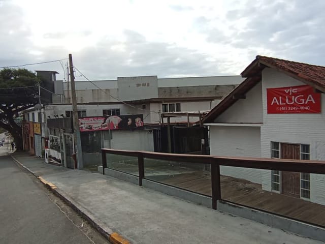 Casa com 600m², para alugar, no bairro Coqueiros em Florianópolis
