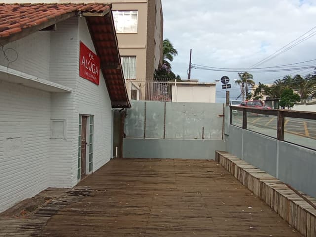 Casa com 600m², para alugar, no bairro Coqueiros em Florianópolis