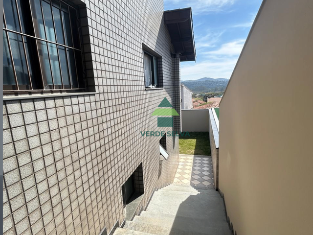 Casa 4 quartos e 3 banheiros, para alugar, no bairro Centro em Atibaia