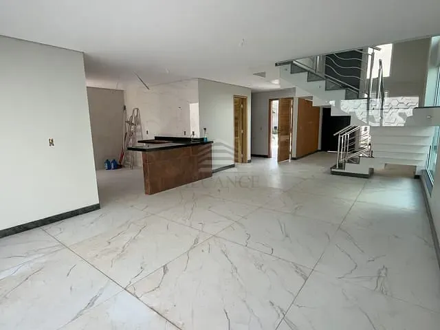 Casa com 310m² 3 quartos e 5 banheiros, à venda, no bairro Uruguai em Teresina