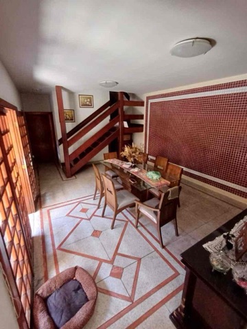 Casa com 258m² 6 quartos e 4 banheiros, à venda, no bairro Centro em Campos dos Goytacazes