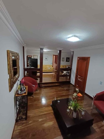 Casa com 258m² 6 quartos e 4 banheiros, à venda, no bairro Centro em Campos dos Goytacazes
