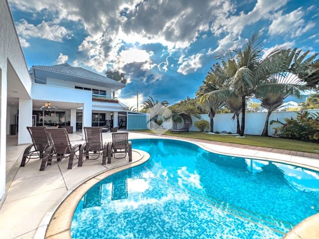 Casa com 970m² 6 quartos e 8 banheiros, à venda, no bairro Barra da Tijuca em Rio de Janeiro