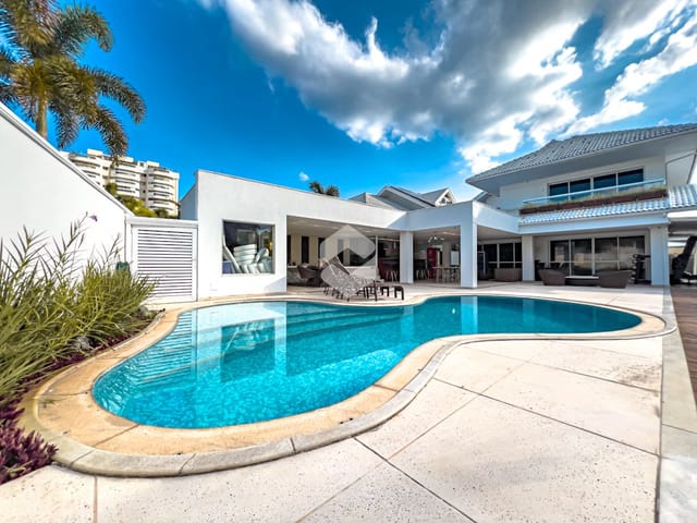 Casa com 970m² 6 quartos e 8 banheiros, à venda, no bairro Barra da Tijuca em Rio de Janeiro