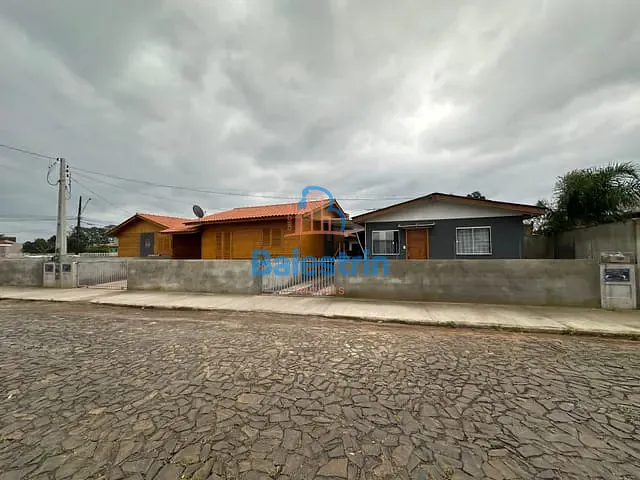 Casa 6 quartos e 3 banheiros, à venda, no bairro Santo Antônio em Fraiburgo