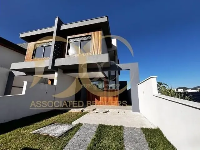 Casa com 157m² 3 quartos e 3 banheiros, à venda, no bairro Campeche em Florianópolis