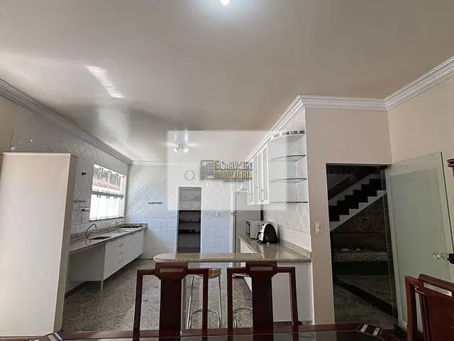 Casa 5 quartos e 9 banheiros, à venda, no bairro São Francisco em Ilhéus
