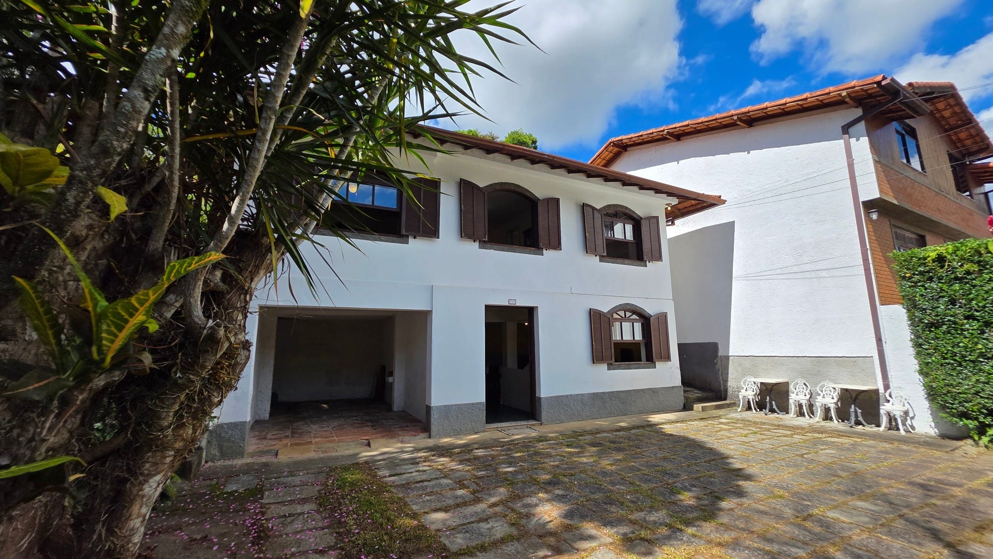 Casa muito bem localizada nas Braunes