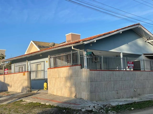Casa com 225m² 4 quartos e 2 banheiros, à venda, no bairro Praia Grande em Penha