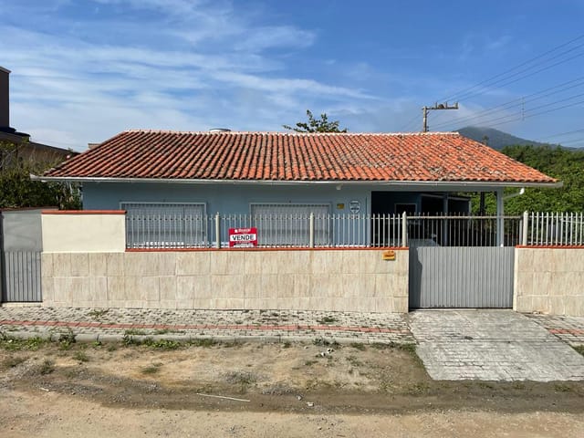 Casa com 225m² 4 quartos e 2 banheiros, à venda, no bairro Praia Grande em Penha
