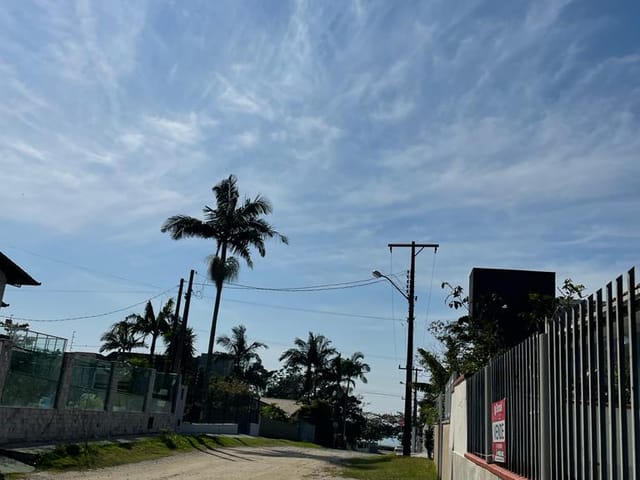 Casa com 225m² 4 quartos e 2 banheiros, à venda, no bairro Praia Grande em Penha