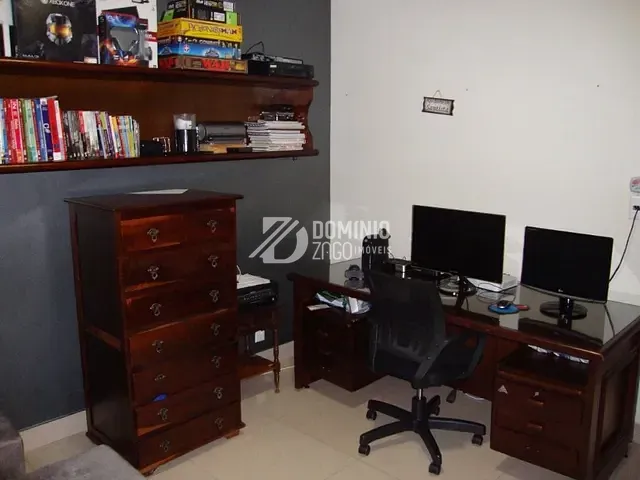 Casa com 348m² 4 quartos e 1 banheiro, à venda, no bairro Jardim Alexandre Campos em Uberaba