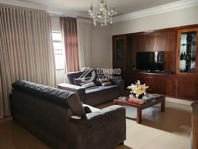 Casa com 348m² 4 quartos e 1 banheiro, à venda, no bairro Jardim Alexandre Campos em Uberaba