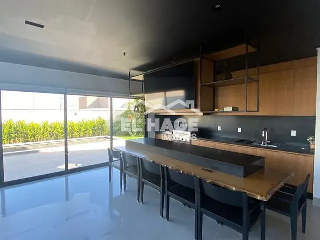 Casa com 490m² 3 quartos e 5 banheiros, à venda, no bairro Jardim Itália em Cuiabá
