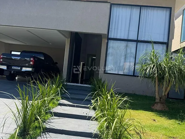 Casa 3 quartos e 4 banheiros, à venda, no bairro Residencial Condomínio Jardim Veneza em Senador Canedo