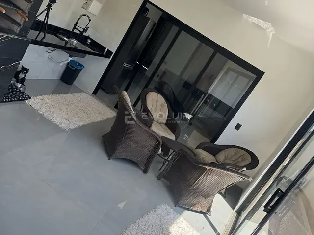 Casa 3 quartos e 4 banheiros, à venda, no bairro Residencial Condomínio Jardim Veneza em Senador Canedo