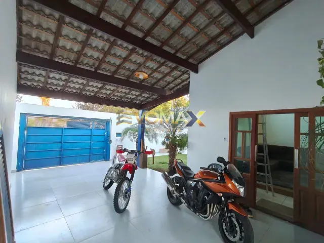 Casa com 300m² 3 quartos e 3 banheiros, à venda, no bairro Vila Nastri em Itapetininga
