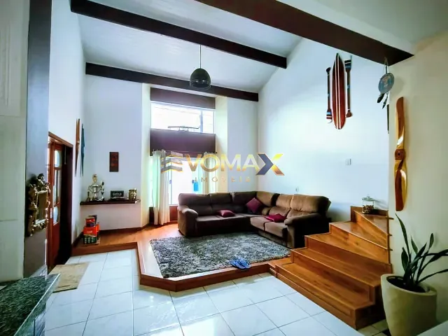 Casa com 300m² 3 quartos e 3 banheiros, à venda, no bairro Vila Nastri em Itapetininga