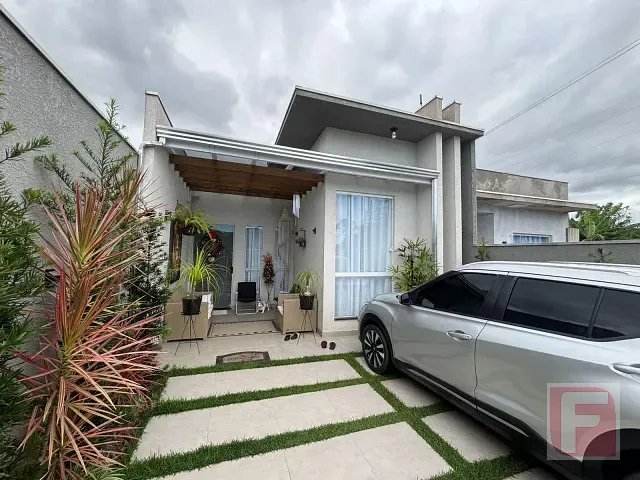 Casa 3 quartos e 2 banheiros, à venda, no bairro Centro em Itapoá