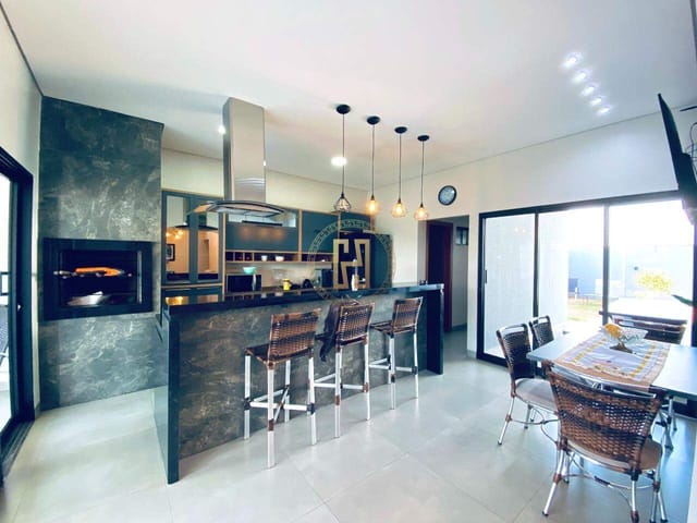 Casa com 265m² 3 quartos e 2 banheiros, à venda, no bairro Montserrat em Nova Mutum