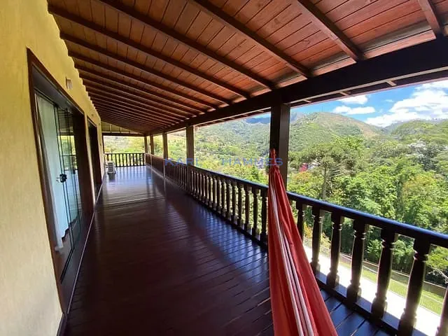 Casa com 2528m² 7 quartos e 10 banheiros, à venda, no bairro Itaipava em Petrópolis
