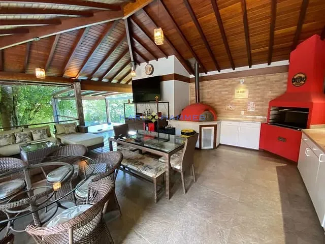 Casa com 2528m² 7 quartos e 10 banheiros, à venda, no bairro Itaipava em Petrópolis