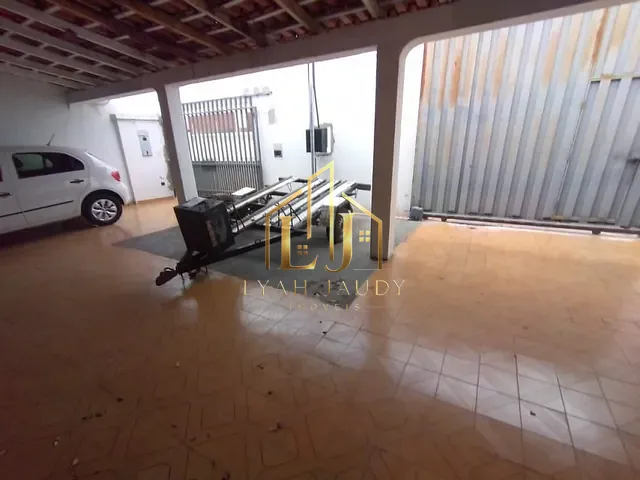 Casa com 300m² 5 quartos e 3 banheiros, à venda, no bairro JARDIM EUROPA em Cuiabá