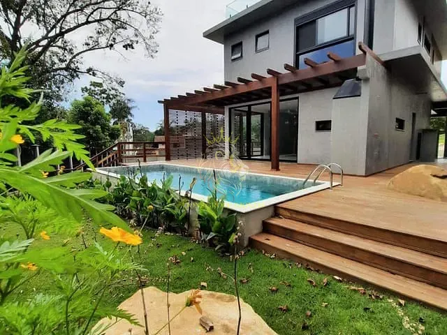 Casa com 339m² 3 quartos e 5 banheiros, à venda, no bairro Praia das Taquaras em Balneário Camboriú