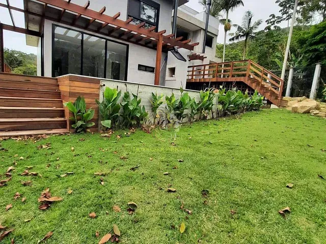 Casa com 339m² 3 quartos e 5 banheiros, à venda, no bairro Praia das Taquaras em Balneário Camboriú