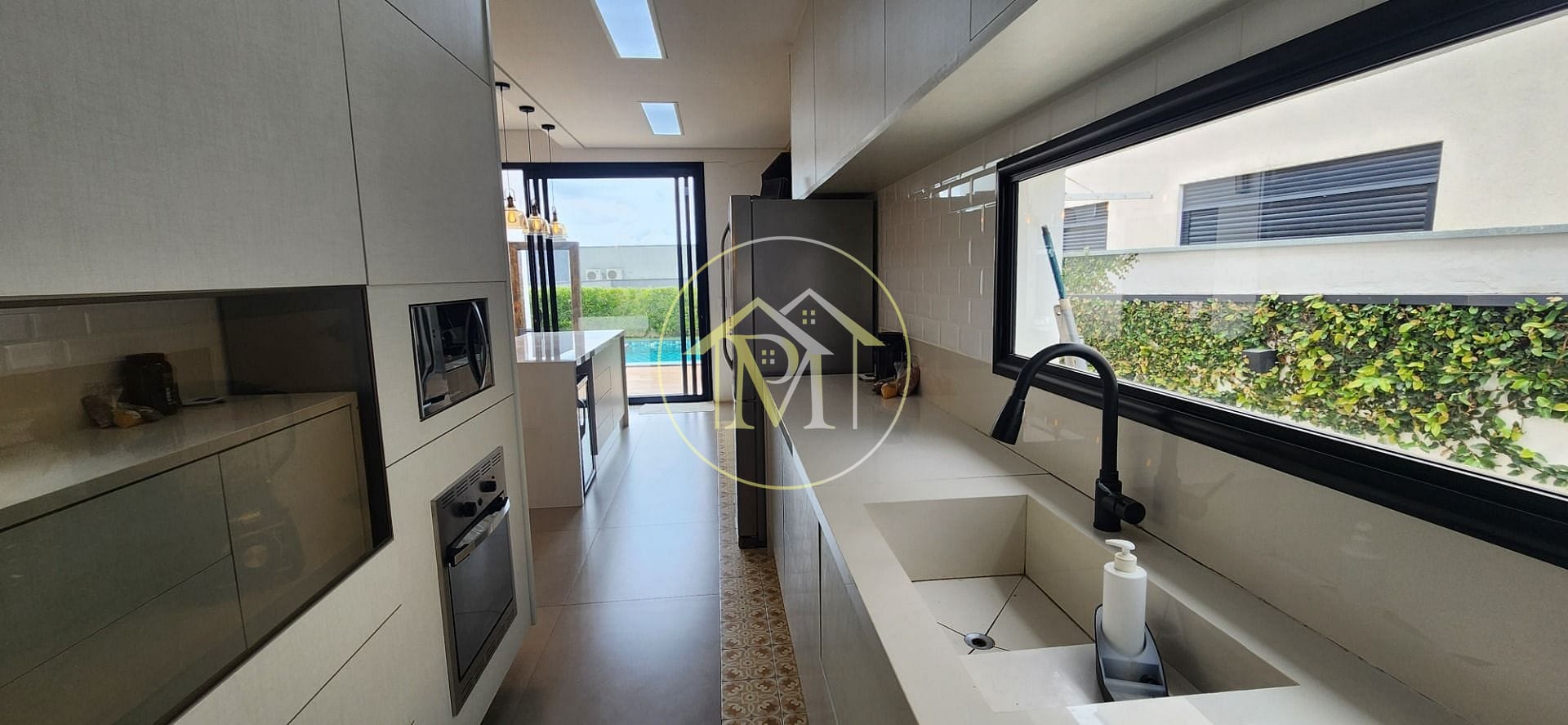 Casa à venda e aluguel com 3 quartos, 246m² - Foto 25