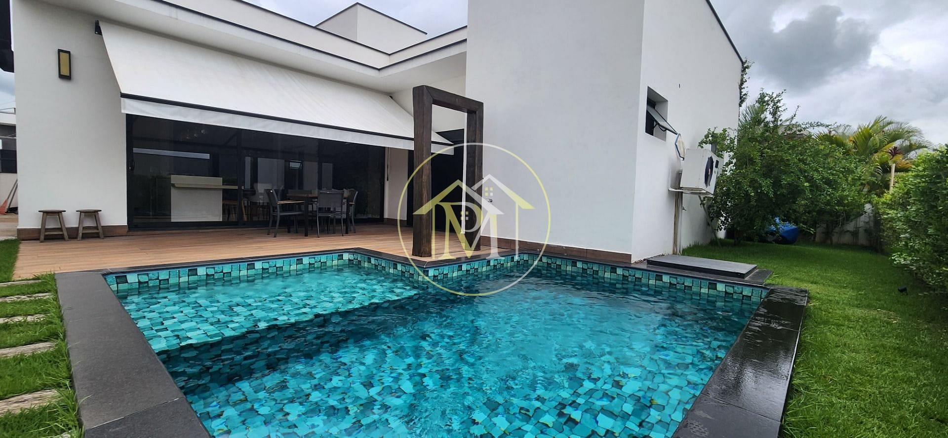 Casa à venda e aluguel com 3 quartos, 246m² - Foto 3