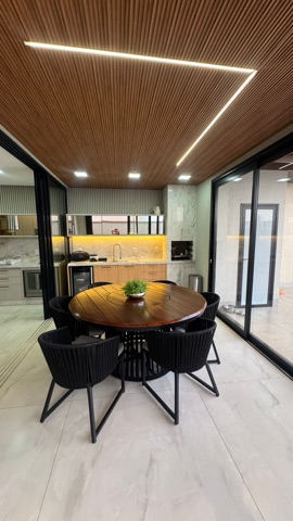 Casa com 565m² 4 quartos e 5 banheiros, à venda, no bairro Condomínio do Lago 1ª Etapa em Goiânia