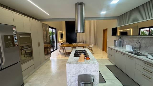 Casa com 565m² 4 quartos e 5 banheiros, à venda, no bairro Condomínio do Lago 1ª Etapa em Goiânia