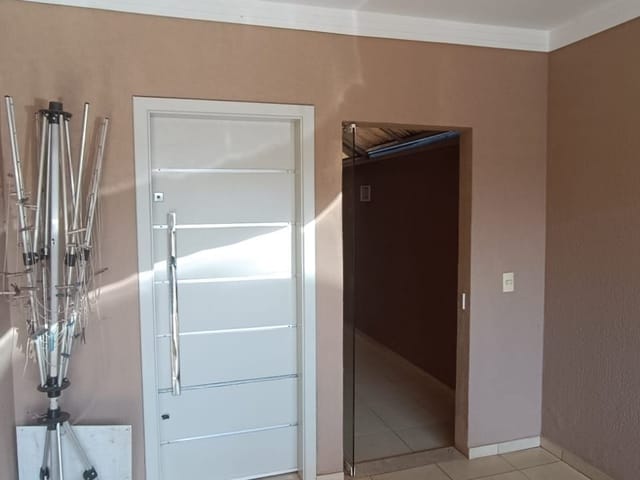 Casa com 156m² 3 quartos e 2 banheiros, à venda, no bairro Residencial Maria Flora em Cambé